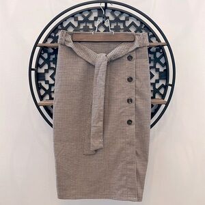 NWT. Forever 21 Houndstooth Skirt (S)